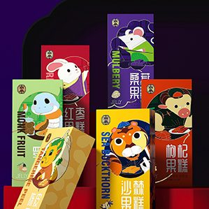 發(fā)軔于華北的桑葚養(yǎng)生品牌—京桑，源流可追溯至清朝。頤和園內(nèi)就有數(shù)株上百年的老桑樹